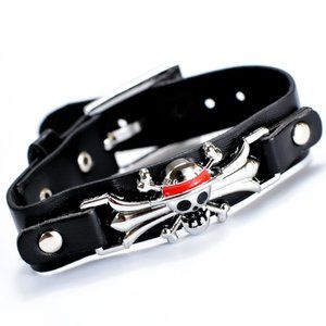 BLACK LEATHER ADJUSTABLE SKULL BRACELET.